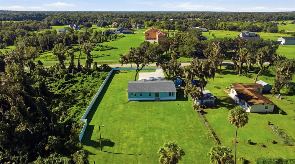 204 E KEYSVILLE ROAD Plant City, FL 33567