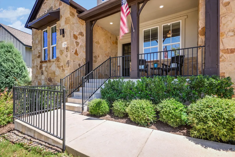 724 Dayridge Drive Dripping Springs, TX 78620