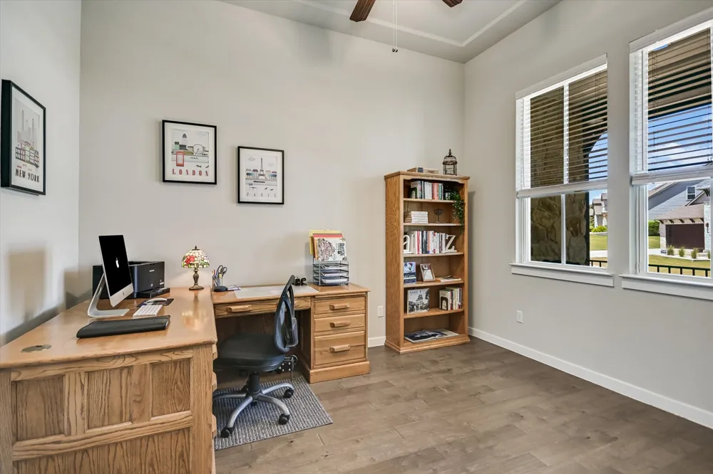 724 Dayridge Drive Dripping Springs, TX 78620