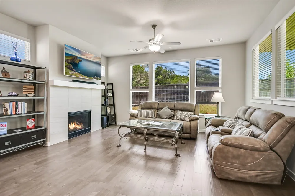 724 Dayridge Drive Dripping Springs, TX 78620