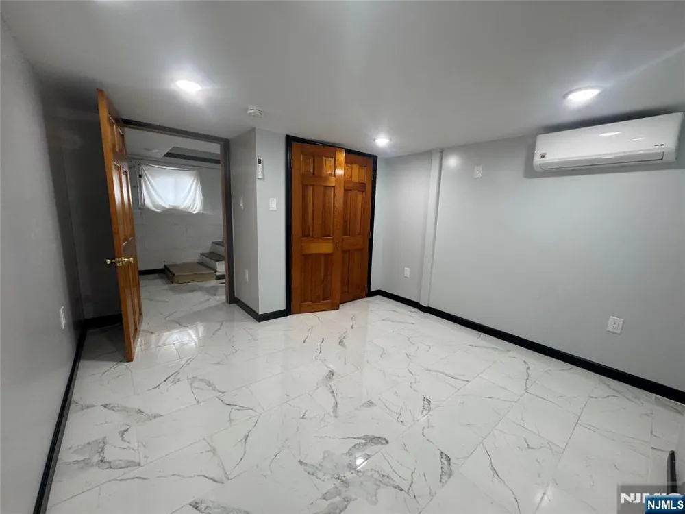 638 Argyle Avenue Orange, NJ 07050