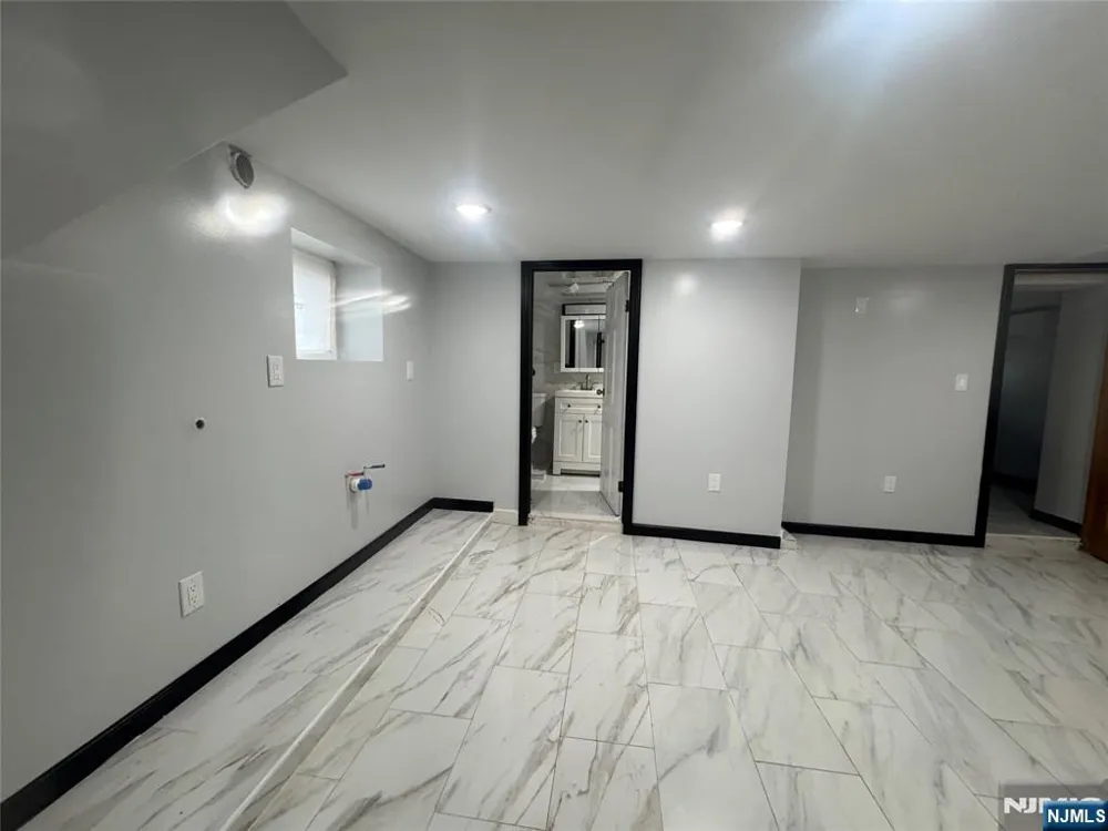 638 Argyle Avenue Orange, NJ 07050