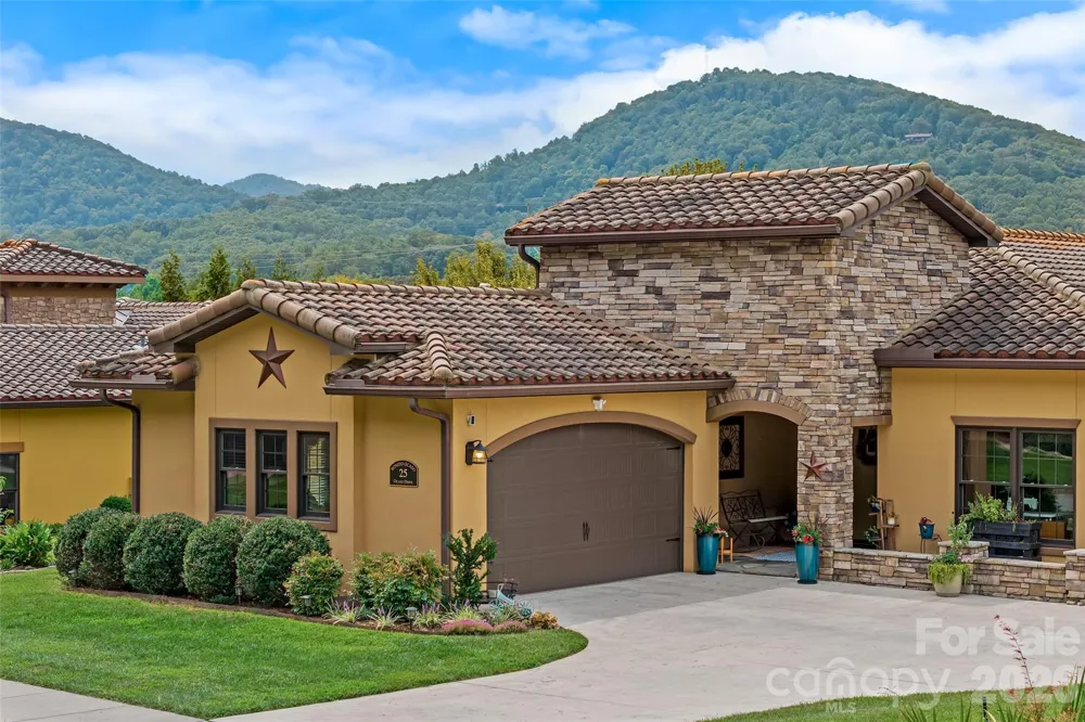 25 Ocaso Drive Asheville, NC 28806