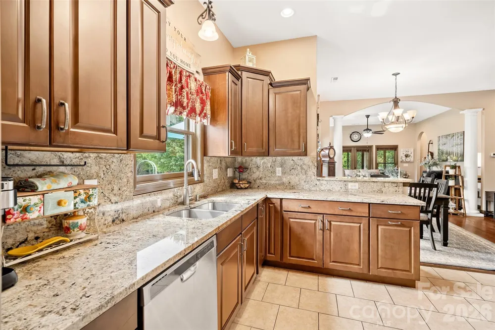 25 Ocaso Drive Asheville, NC 28806