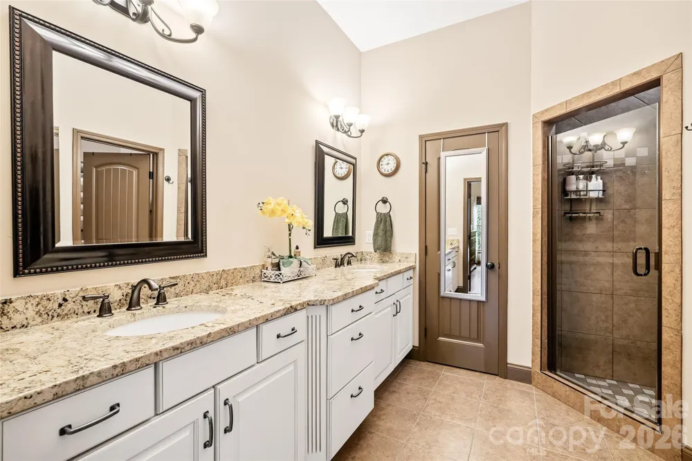 25 Ocaso Drive Asheville, NC 28806