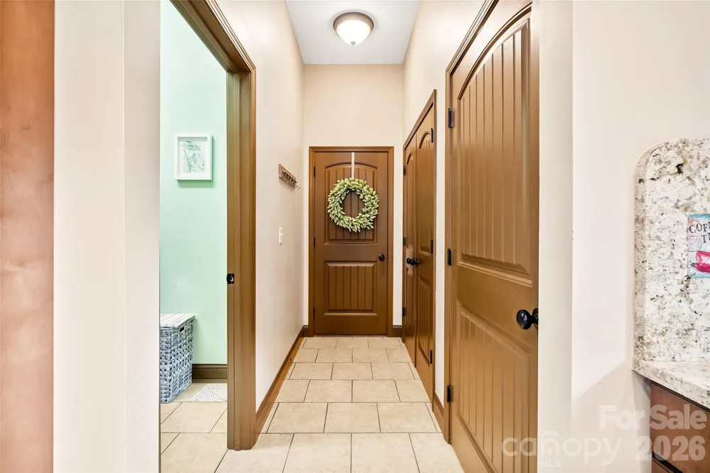 25 Ocaso Drive Asheville, NC 28806