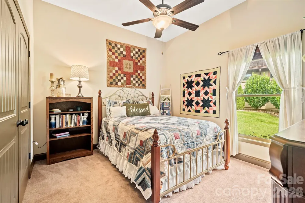 25 Ocaso Drive Asheville, NC 28806