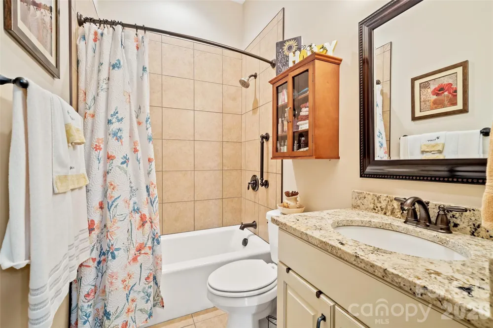 25 Ocaso Drive Asheville, NC 28806