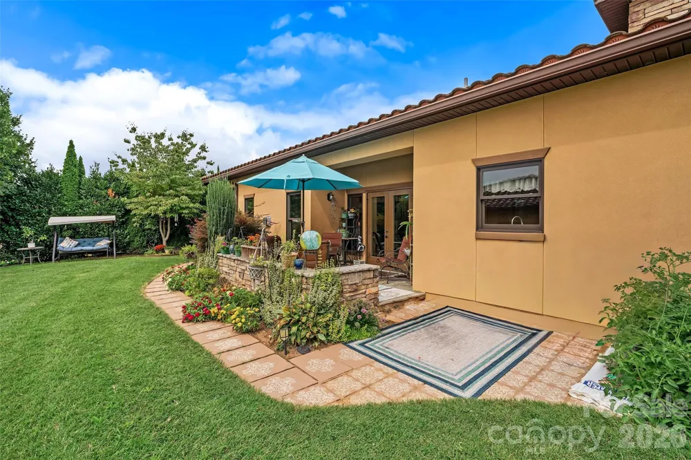 25 Ocaso Drive Asheville, NC 28806