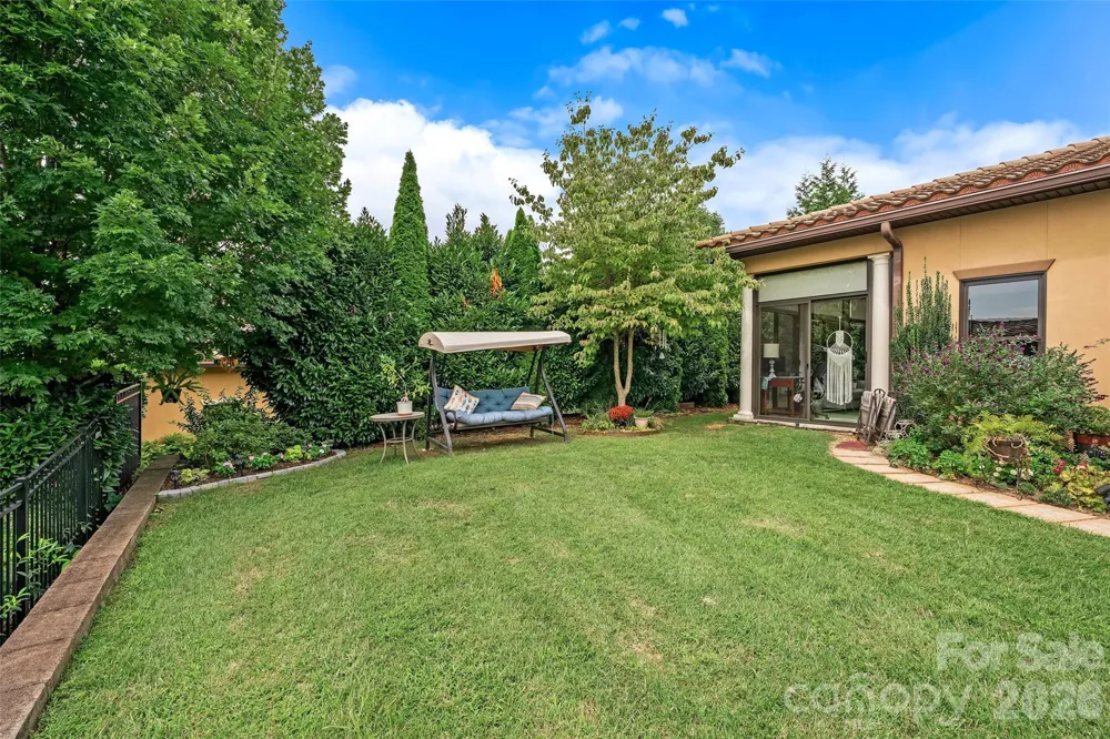 25 Ocaso Drive Asheville, NC 28806
