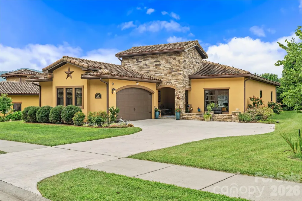25 Ocaso Drive Asheville, NC 28806