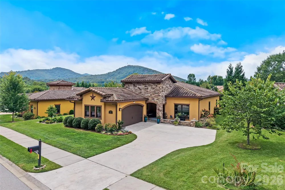 25 Ocaso Drive Asheville, NC 28806