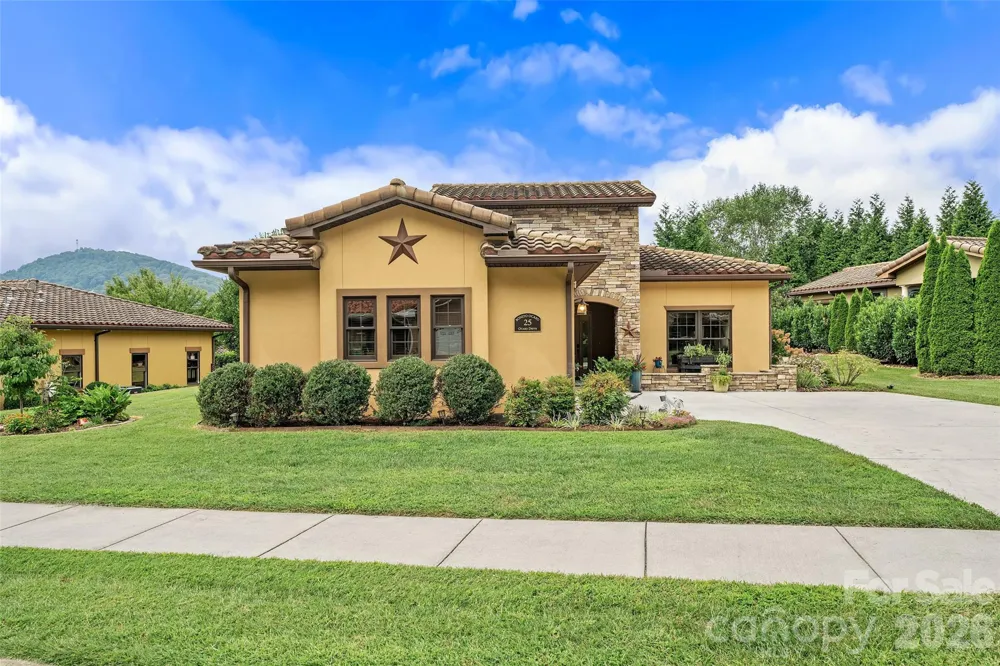 25 Ocaso Drive Asheville, NC 28806