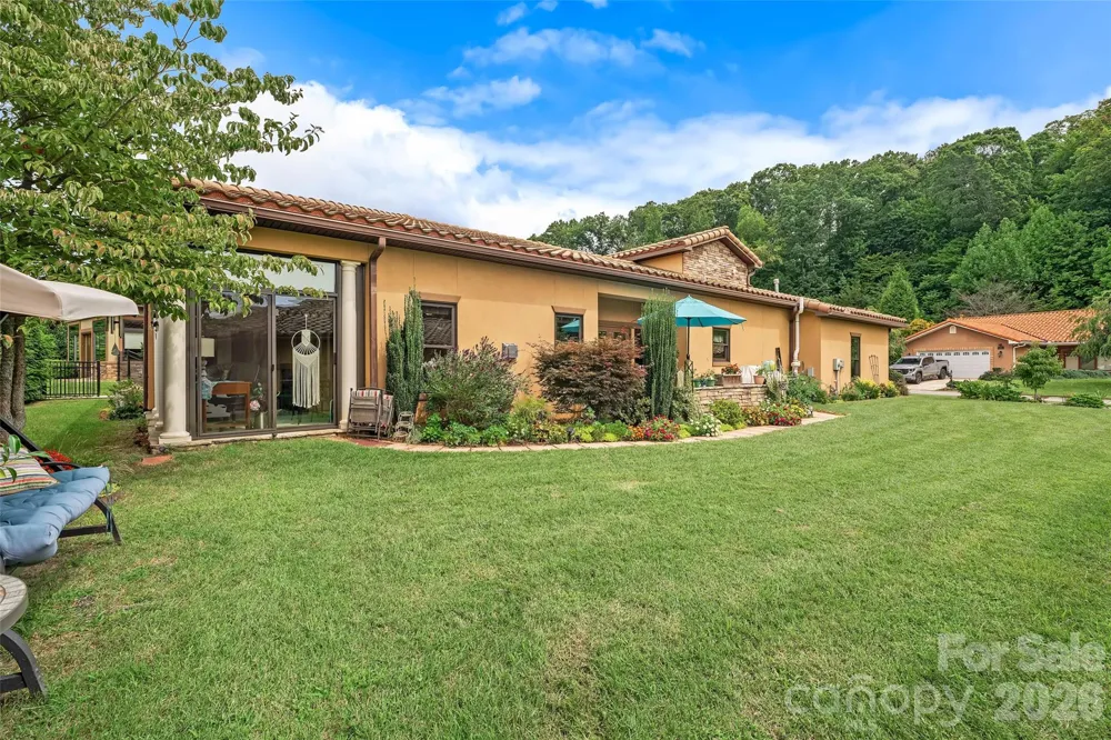25 Ocaso Drive Asheville, NC 28806