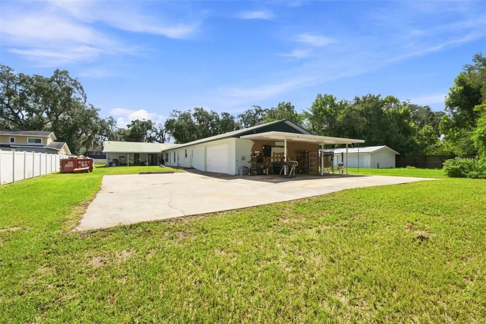 2219 NEW JERSEY RD Lakeland, FL 33803