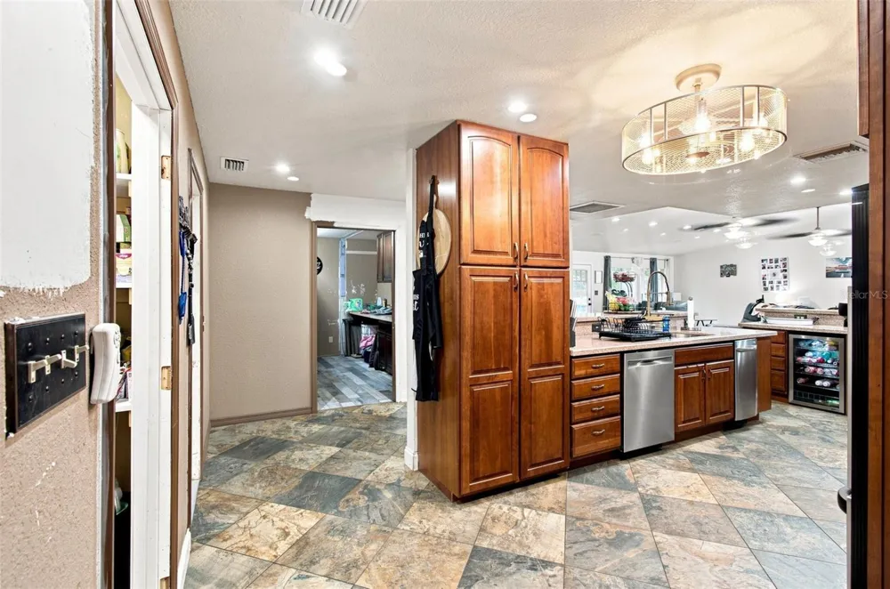 2219 NEW JERSEY RD Lakeland, FL 33803