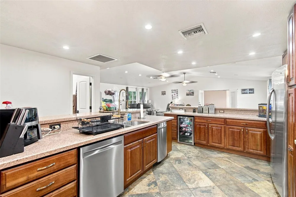 2219 NEW JERSEY RD Lakeland, FL 33803