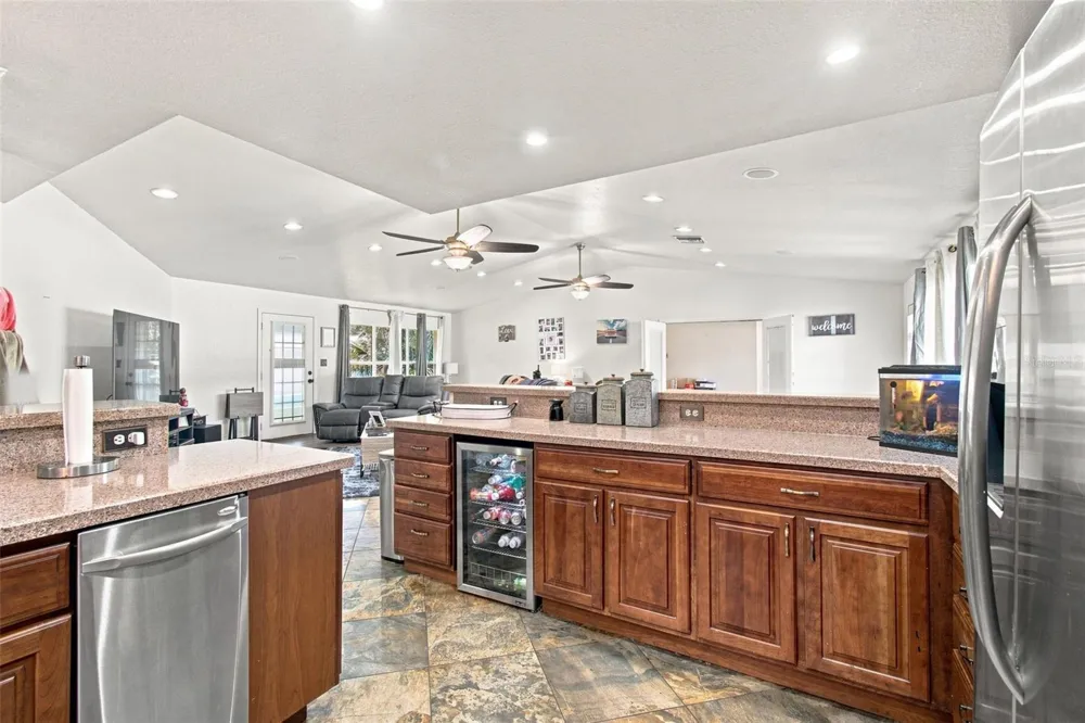 2219 NEW JERSEY RD Lakeland, FL 33803
