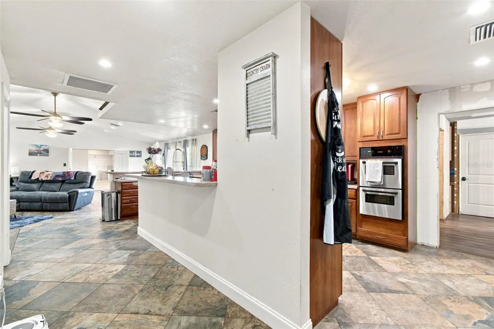 2219 NEW JERSEY RD Lakeland, FL 33803