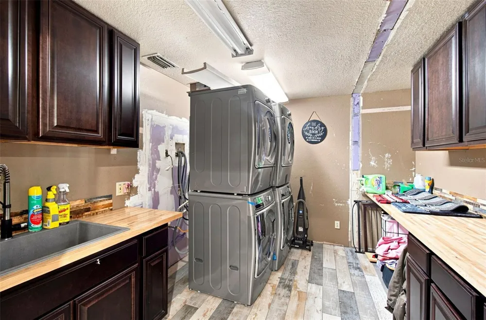 2219 NEW JERSEY RD Lakeland, FL 33803