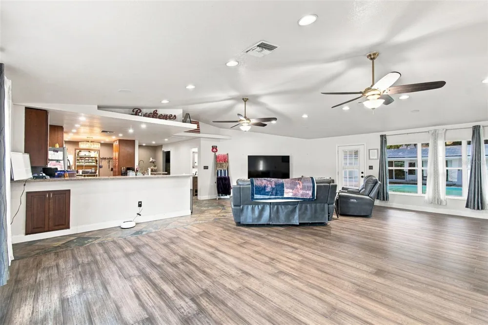 2219 NEW JERSEY RD Lakeland, FL 33803