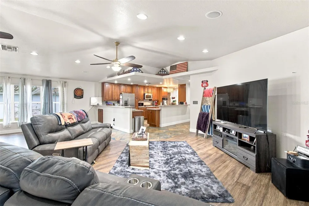 2219 NEW JERSEY RD Lakeland, FL 33803