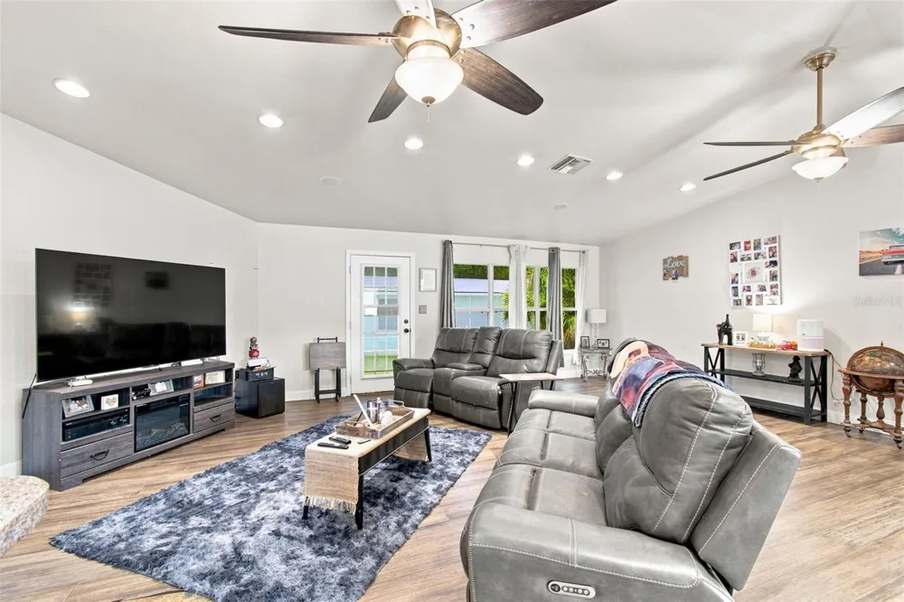 2219 NEW JERSEY RD Lakeland, FL 33803