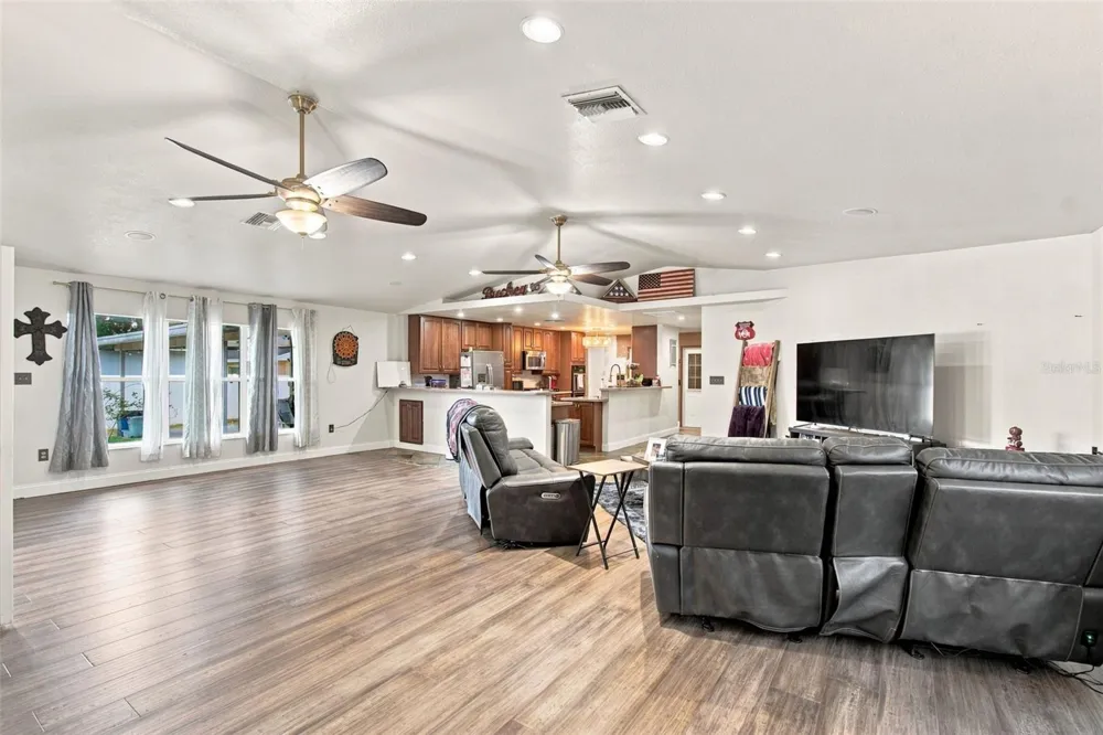 2219 NEW JERSEY RD Lakeland, FL 33803