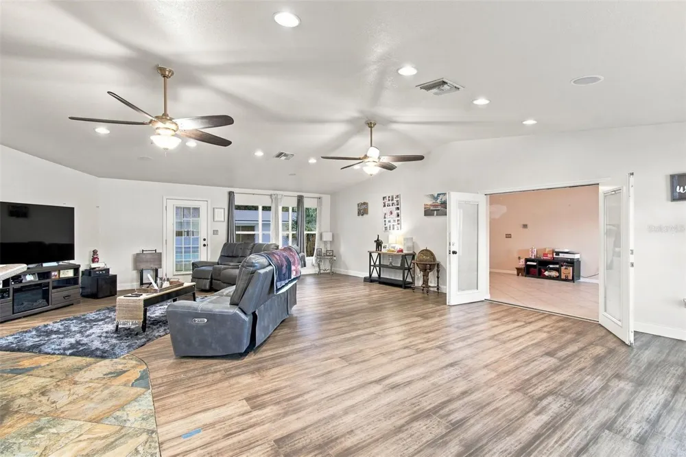 2219 NEW JERSEY RD Lakeland, FL 33803