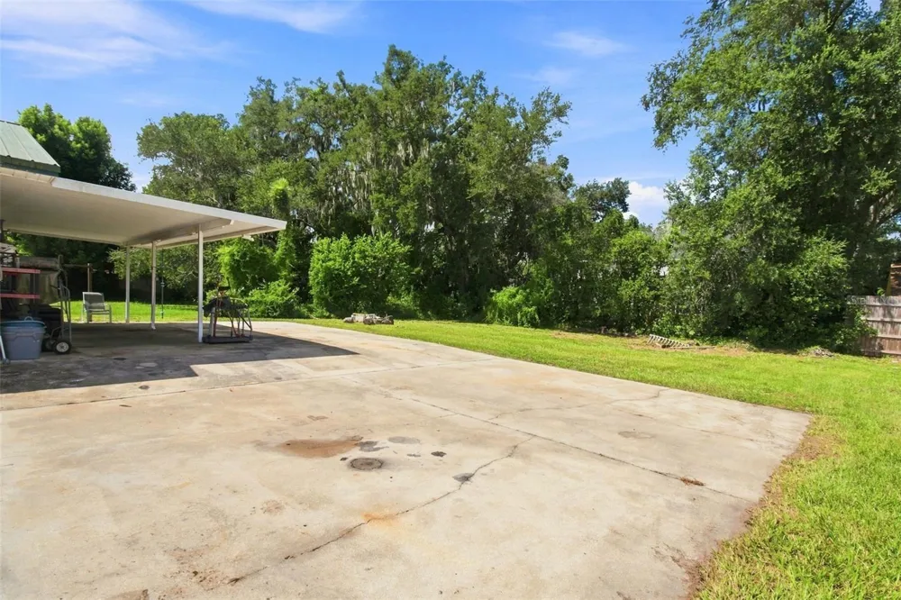 2219 NEW JERSEY RD Lakeland, FL 33803