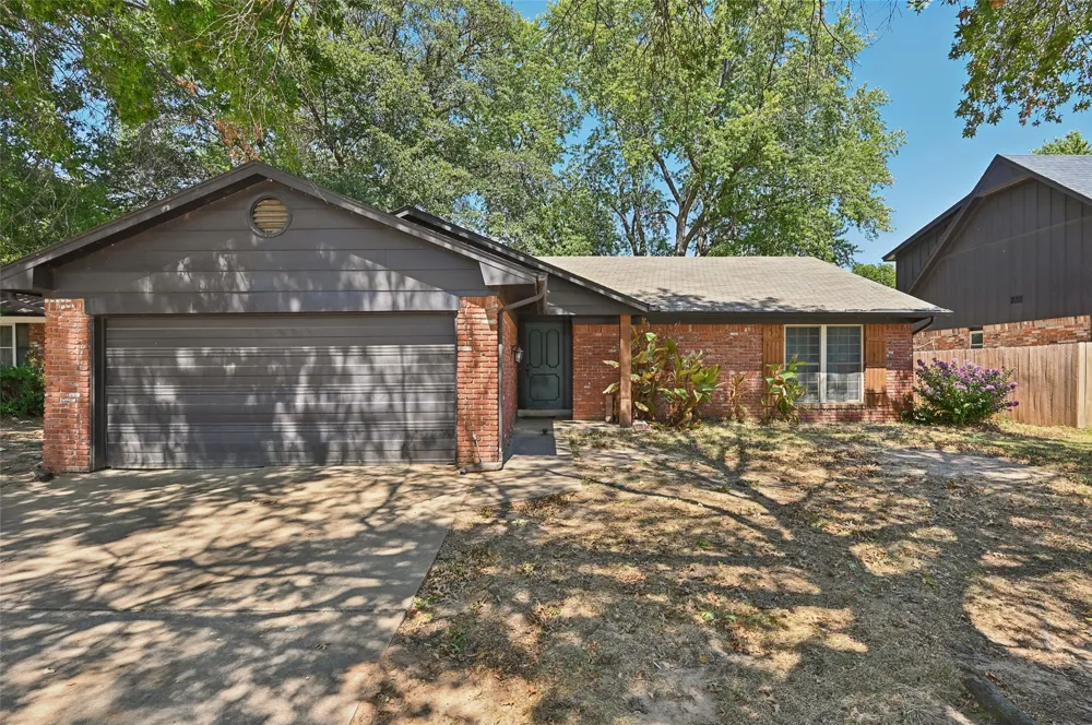 1928 W Nashville Street Broken Arrow, OK 74012