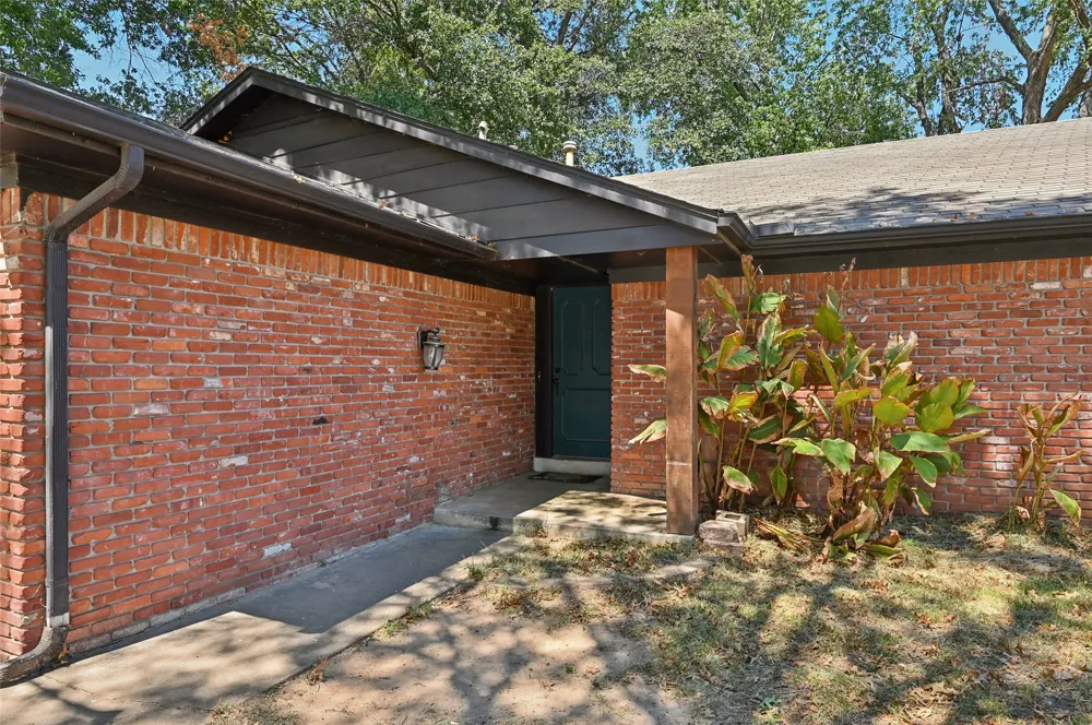 1928 W Nashville Street Broken Arrow, OK 74012