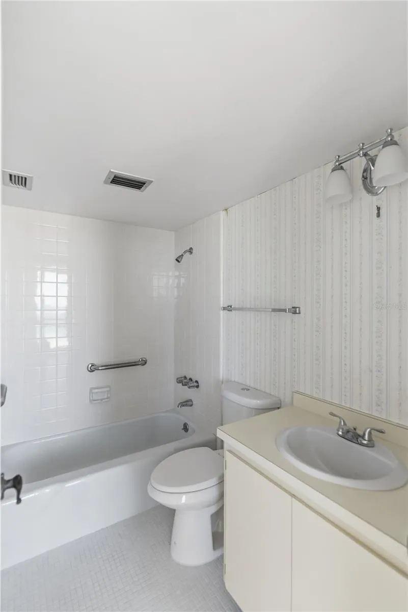 4485 GULF OF MEXICO DRIVE #402 Longboat Key, FL 34228