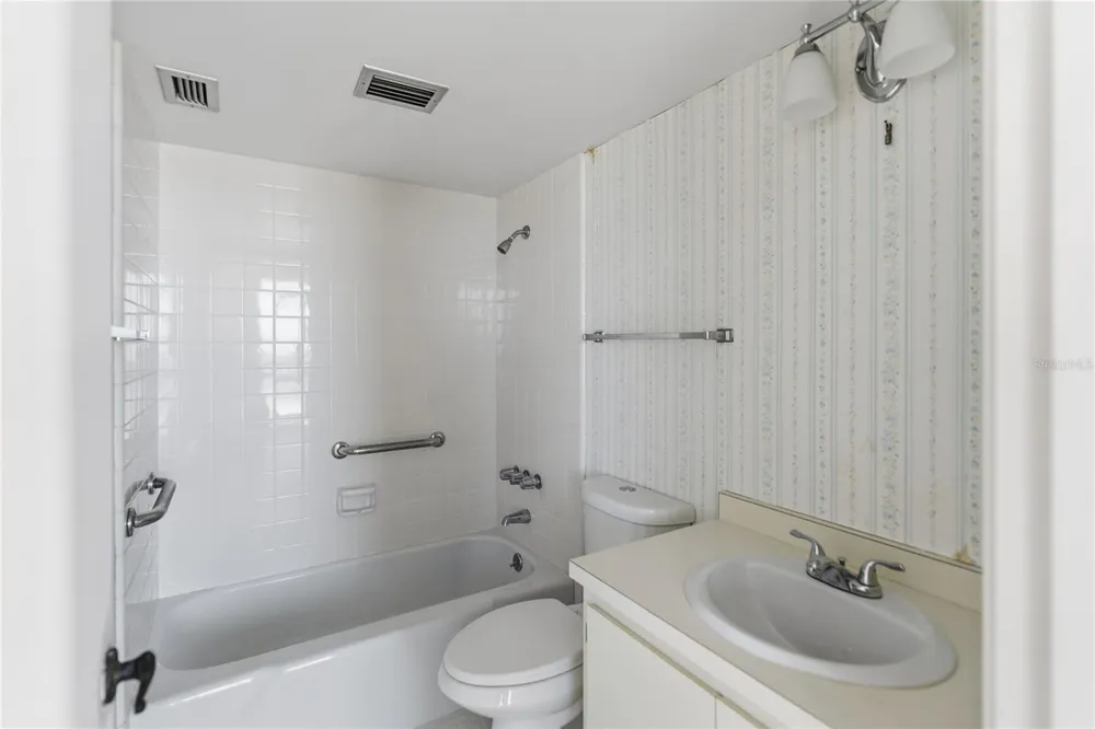 4485 GULF OF MEXICO DRIVE #402 Longboat Key, FL 34228