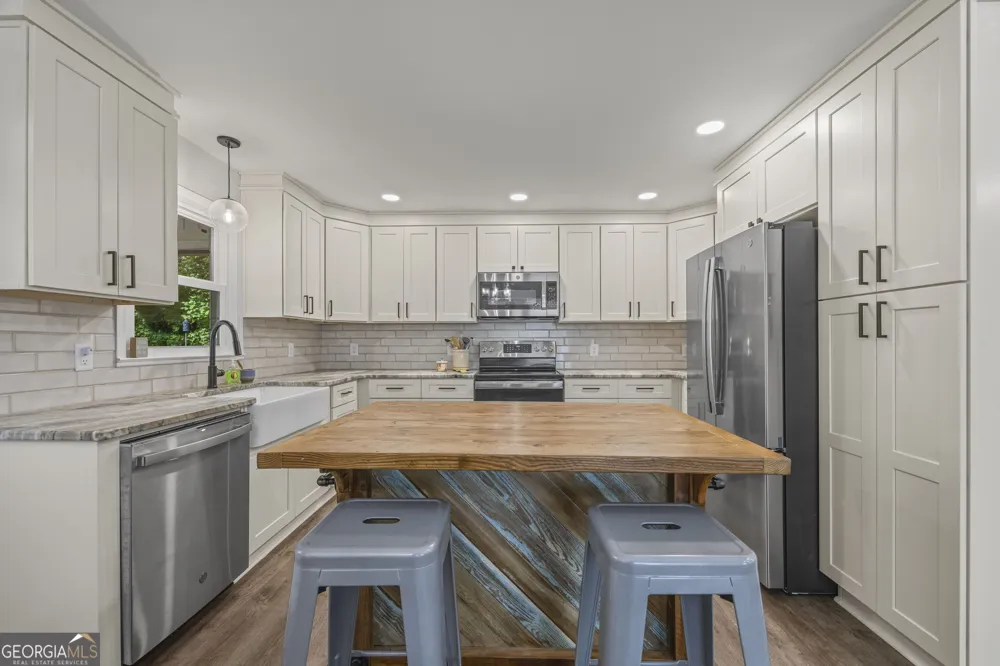 55 Emory DR Hartwell, GA 30643