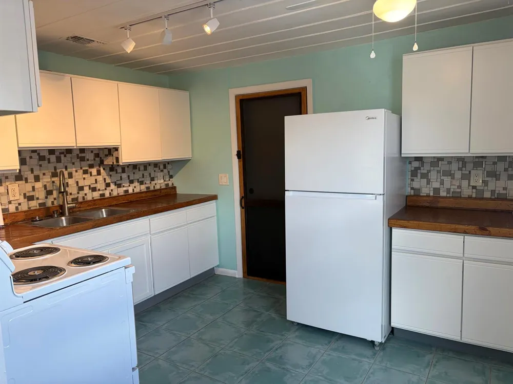 3578 OLD DIXIE Highway Delray Beach, FL 33483
