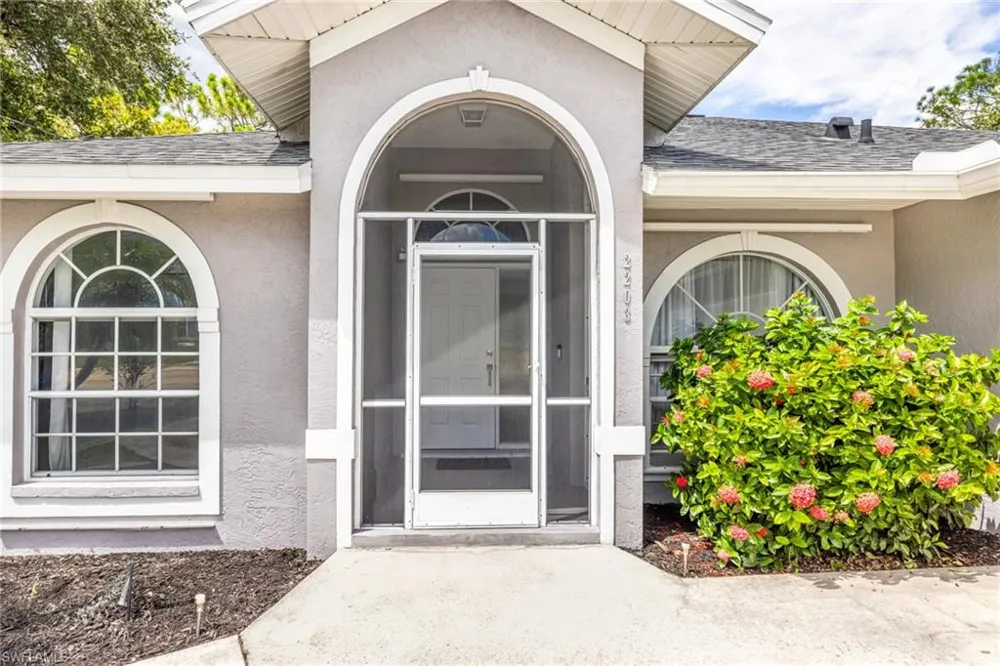 2203 NE 28th Street Cape Coral, FL 33909