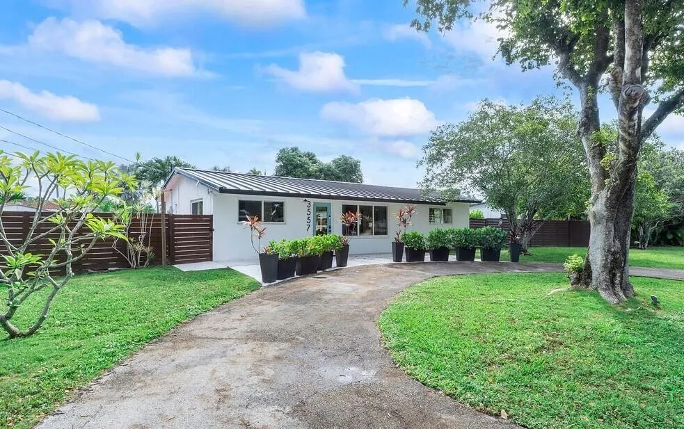 3557 LLOYD DRIVE Oakland Park, FL 33309