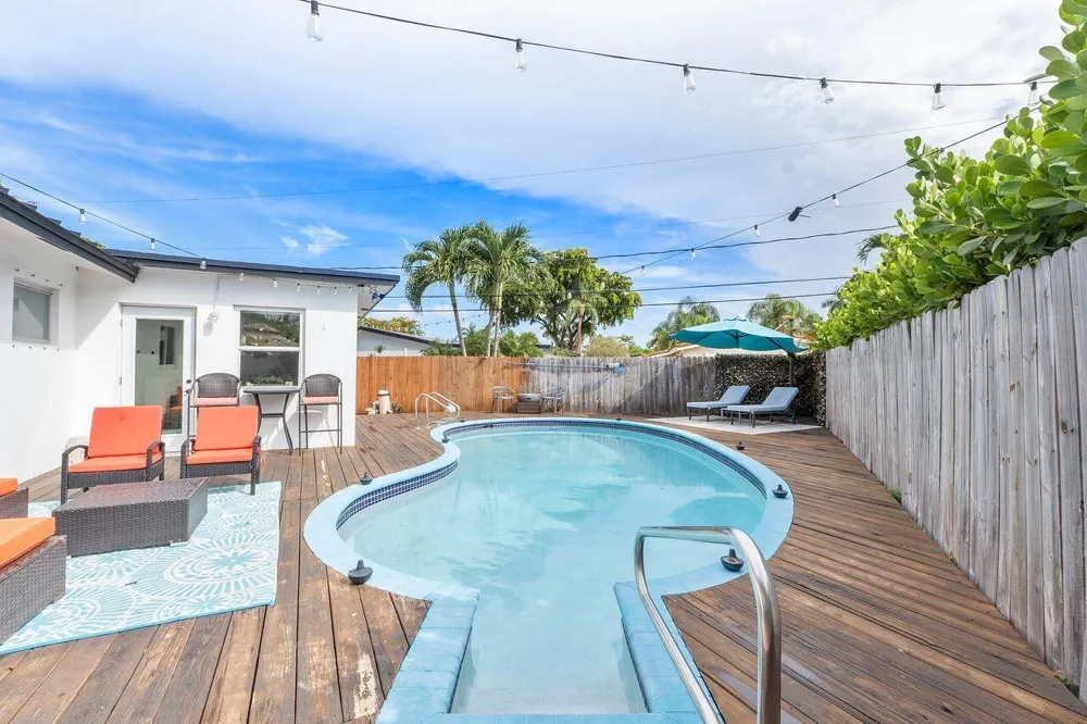 3557 LLOYD DRIVE Oakland Park, FL 33309