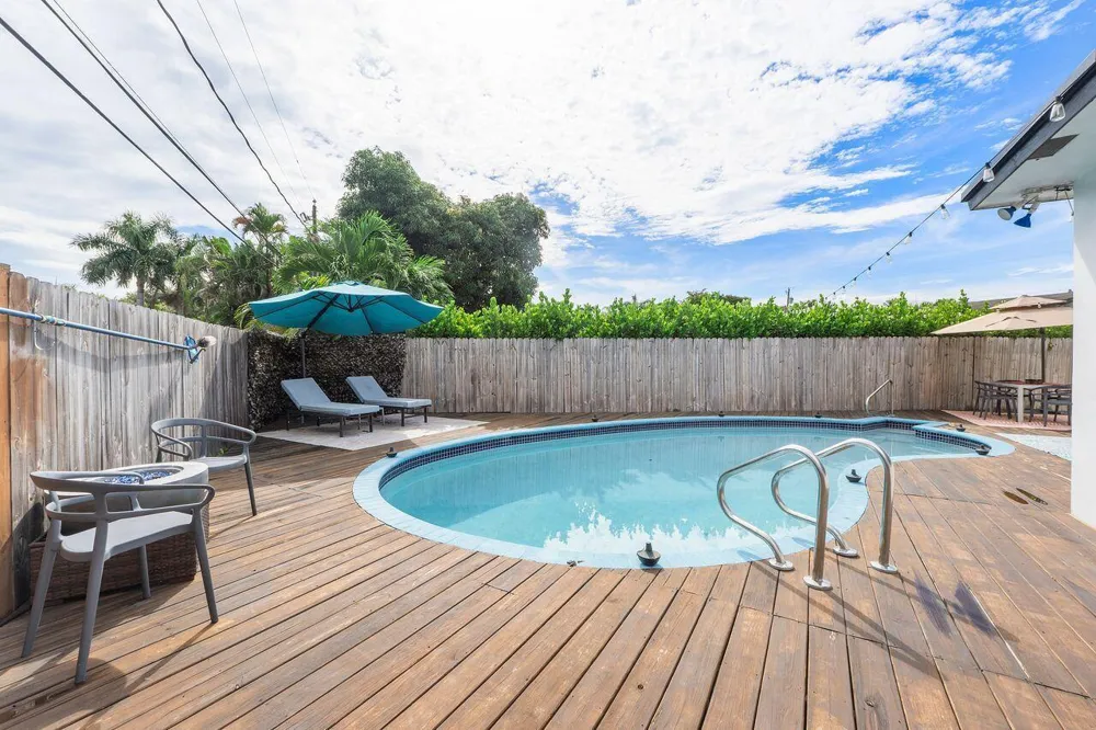 3557 LLOYD DRIVE Oakland Park, FL 33309