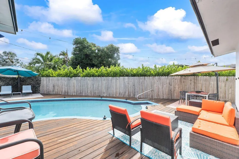 3557 LLOYD DRIVE Oakland Park, FL 33309