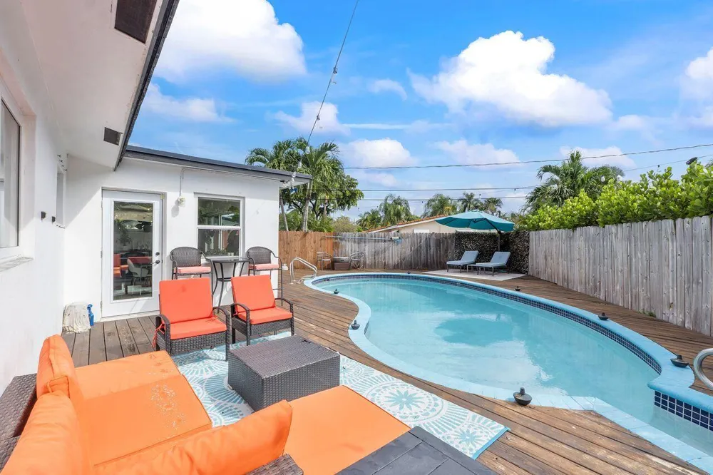 3557 LLOYD DRIVE Oakland Park, FL 33309