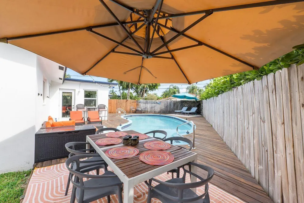 3557 LLOYD DRIVE Oakland Park, FL 33309