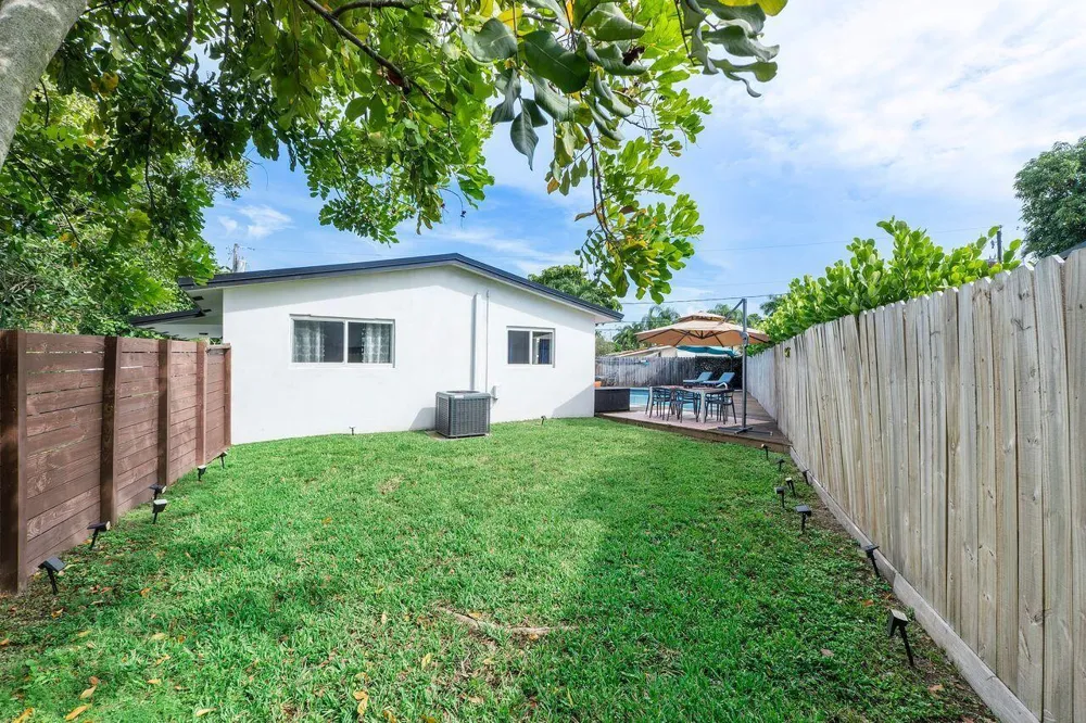 3557 LLOYD DRIVE Oakland Park, FL 33309