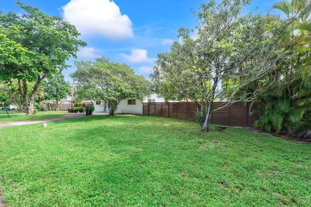 3557 LLOYD DRIVE Oakland Park, FL 33309