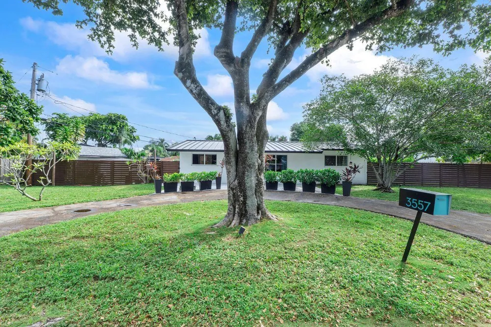 3557 LLOYD DRIVE Oakland Park, FL 33309