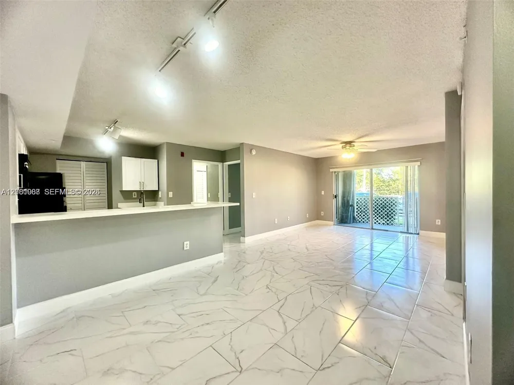 2620 S University Dr #105 Davie, FL 33328