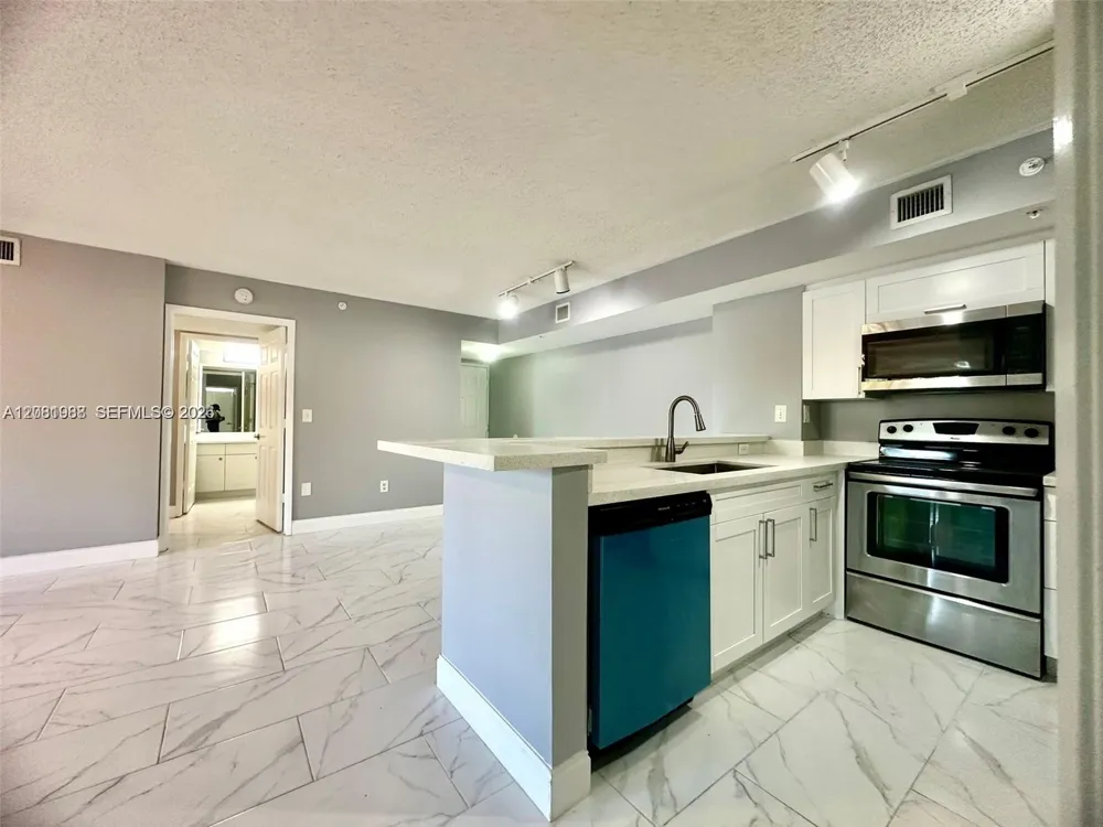 2620 S University Dr #105 Davie, FL 33328