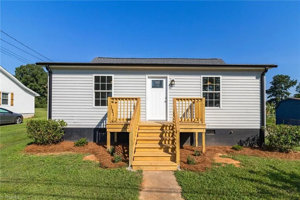 1702 Walford Street Lexington, NC 27292