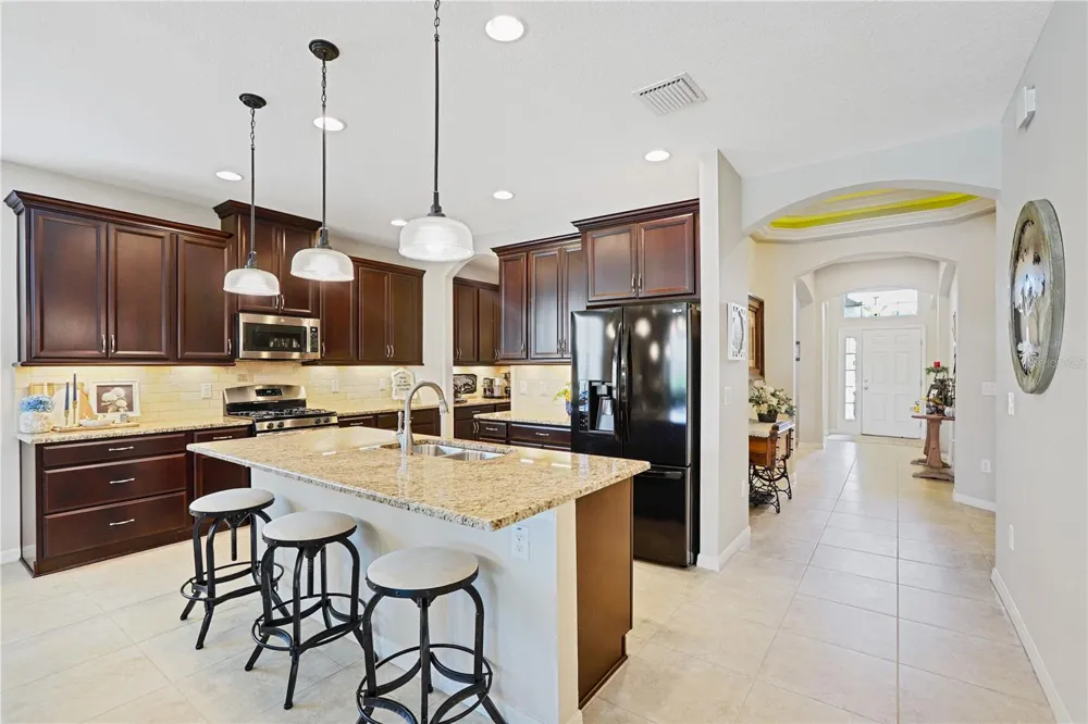 17527 BRIGHT WHEAT DRIVE Lithia, FL 33547